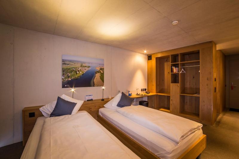 Double Room with Balcony image 2