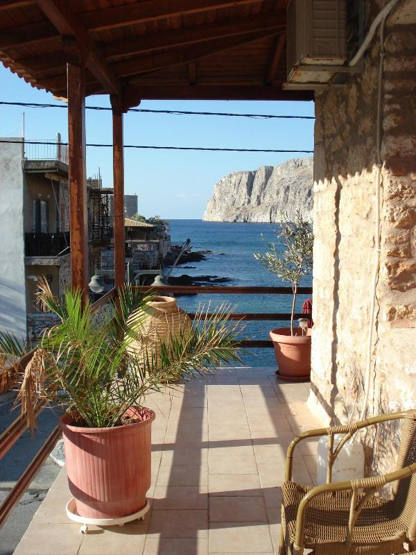 Quadruple Room - Split Level with Side Sea View  image 3