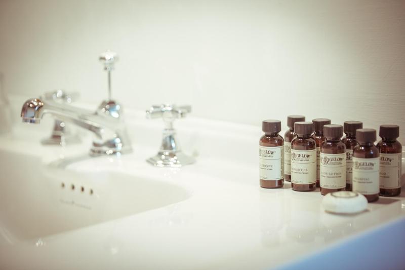 King Room with Garden View image 2