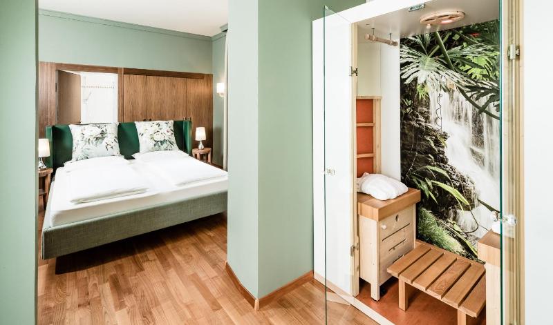 Suite with Sauna image 3