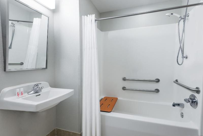 Queen Room with Two Queen Beds - Mobility Access image 2