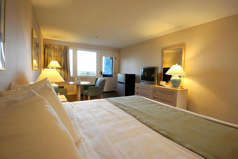 Deluxe Room image 3