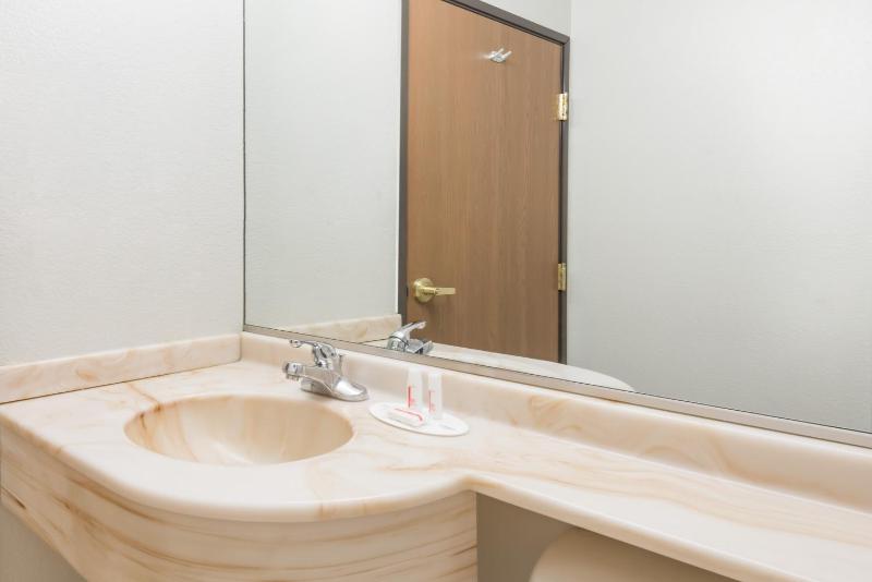 Queen Suite image 3