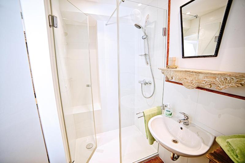Studio Apartment image 2
