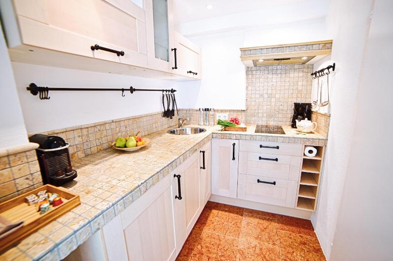 Studio Apartment image 4