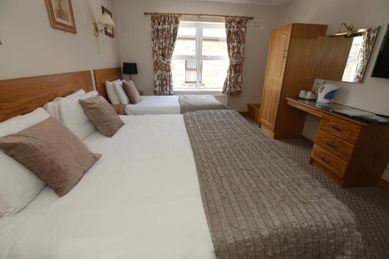 Deluxe King Room image 3