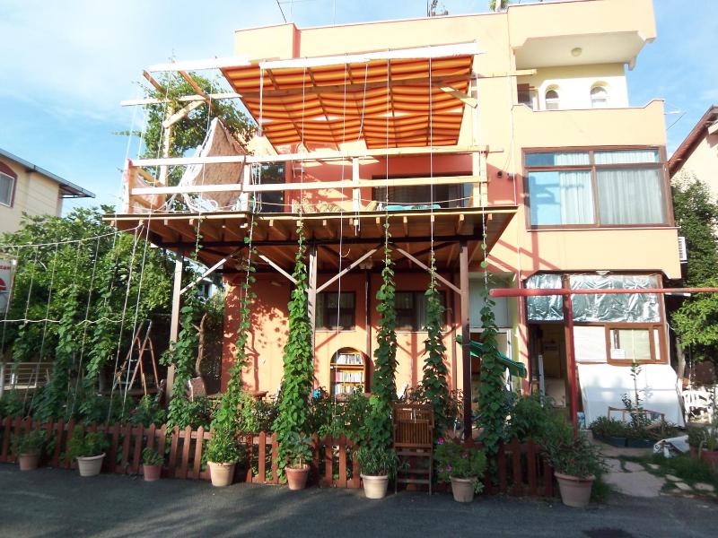 Studio Apartment with Sea View image 1