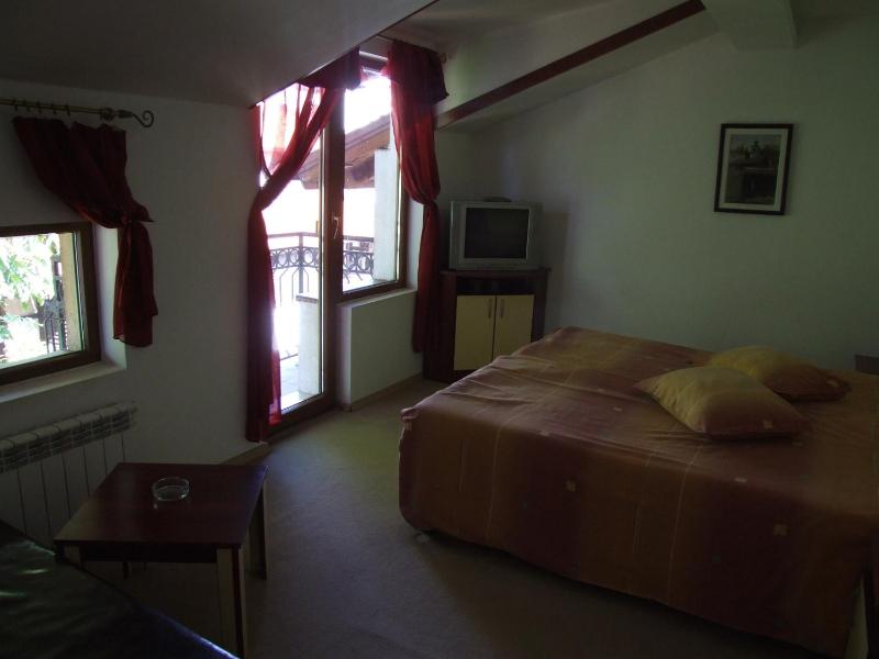 Family Room (2 Adults + 1 Child) image 3