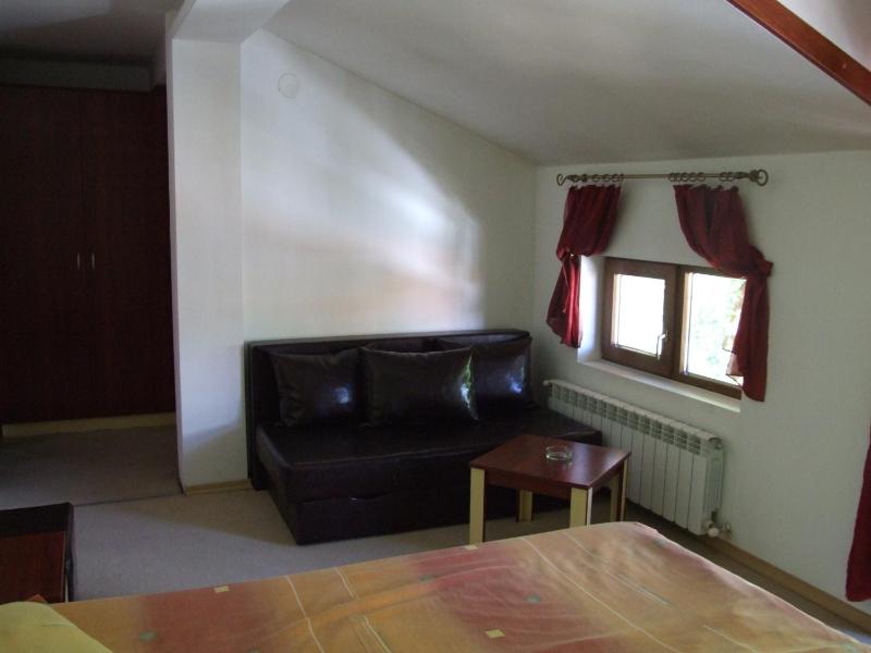 Family Room (2 Adults + 1 Child) image 2