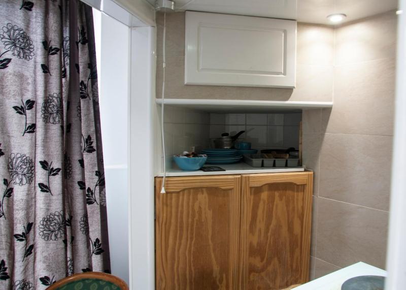 One-Bedroom Standard Apartment image 2
