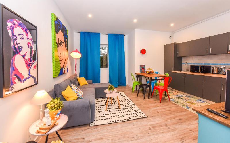 Two-Bedroom Apartment with Parliament View - First Floor image 3