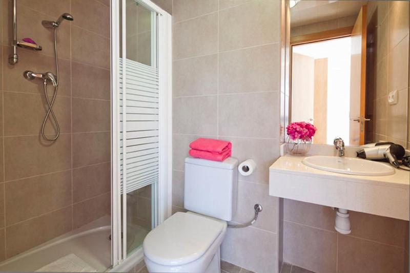 One-Bedroom Duplex Apartment image 3