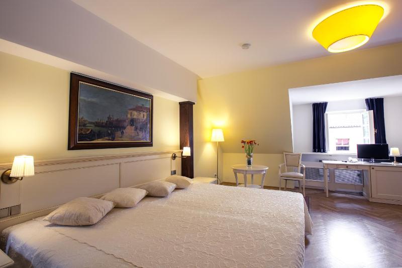 Superior Double or Twin Room image 3