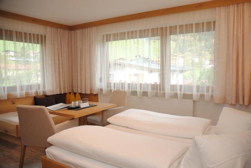 Double Room with Balcony image 4