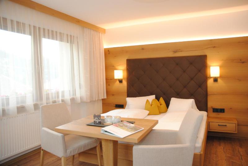 Double Room with Balcony image 3