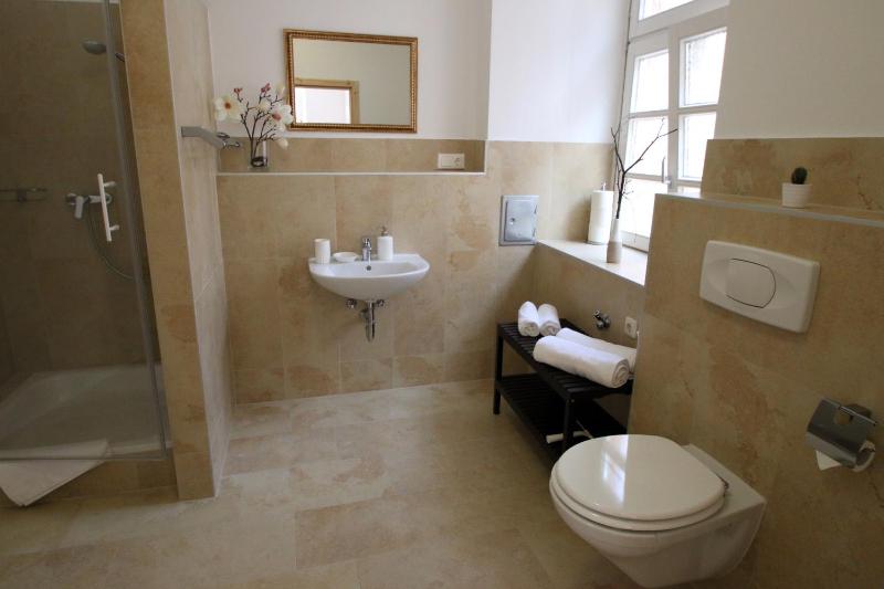 Studio Apartment with Kingsize Bed (annex) 1.OG image 2