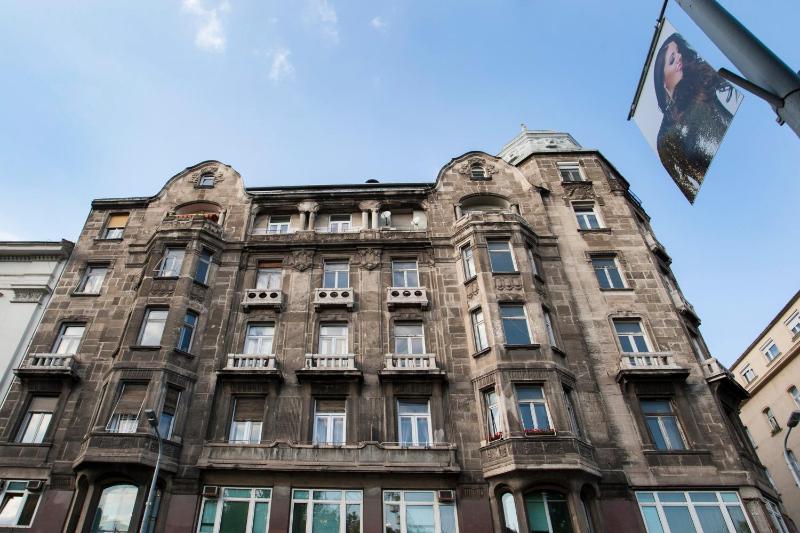 Studio Apartment image 2