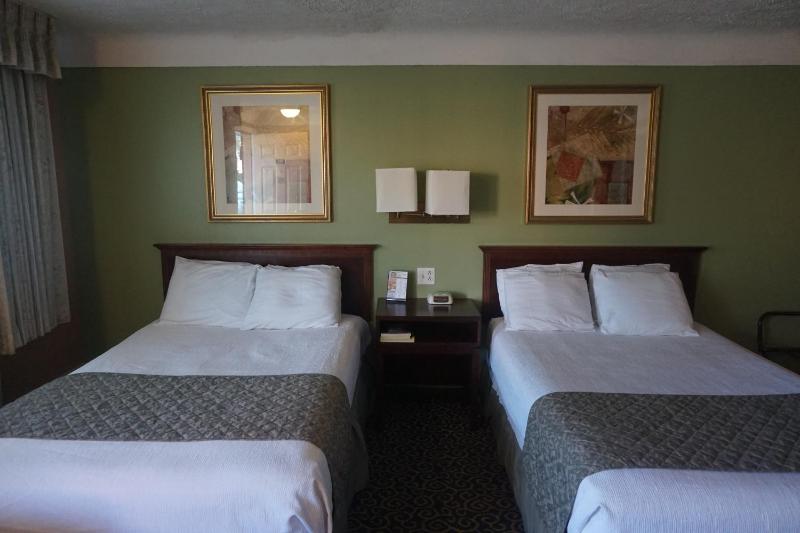 Double Room with Two Double Beds - Smoking image 2
