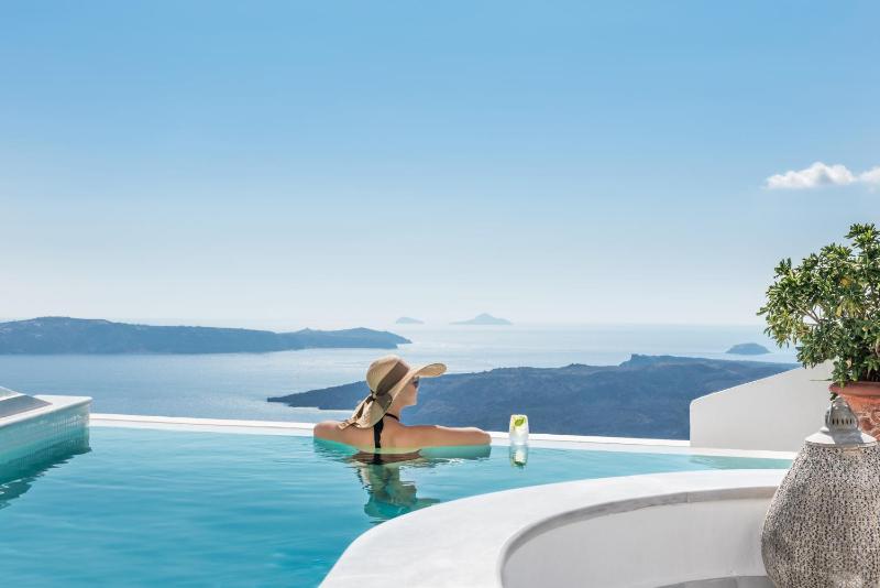 Suite with Infinity Private Pool and Caldera View image 1
