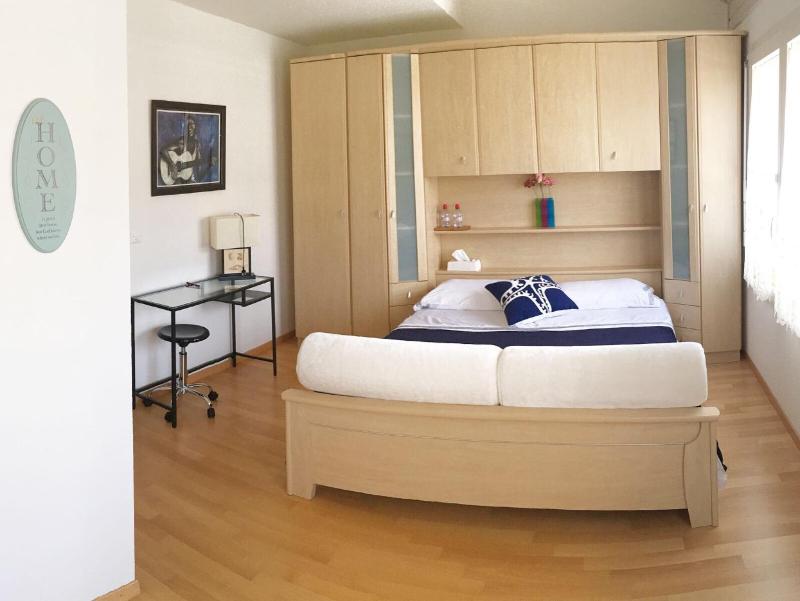 Standard Double Room image 4