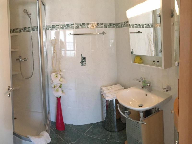 Standard Double Room image 3