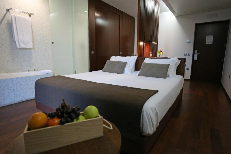 Twin/Double Room with Garden View image 2