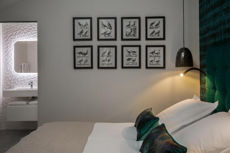 One-Bedroom Apartment image 4