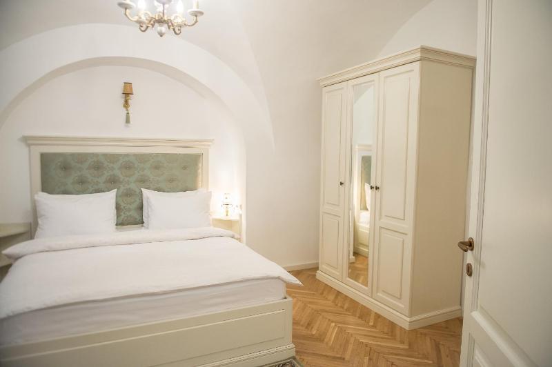 Baroc Deluxe House- Apartment & Room Sibiu Old Town - image 22