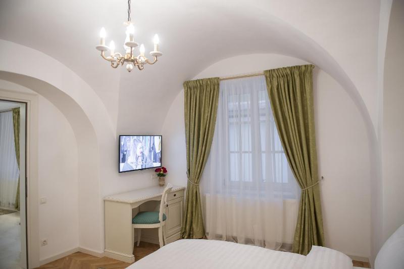 Baroc Deluxe House- Apartment & Room Sibiu Old Town - image 10