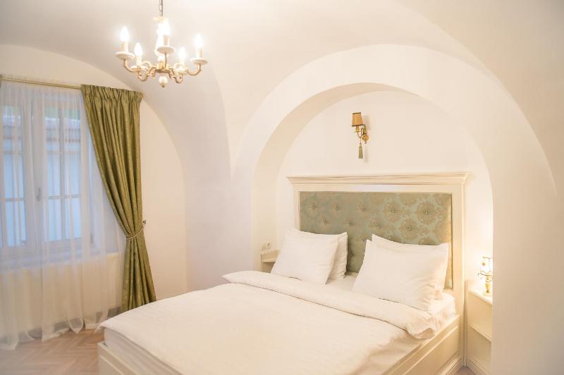 Baroc Deluxe House- Apartment & Room Sibiu Old Town - image 23