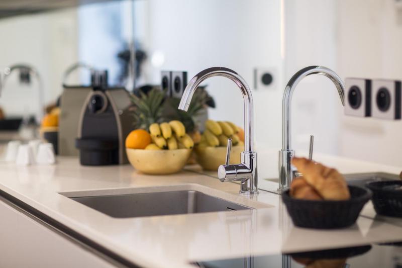 One-Bedroom Apartment image 3