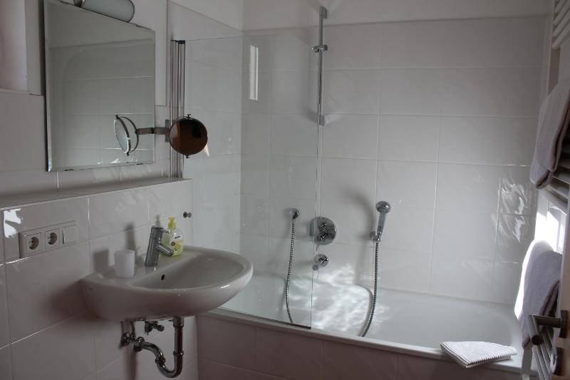 Two-Bedroom Apartment (4 Adults) - Ground Floor image 4
