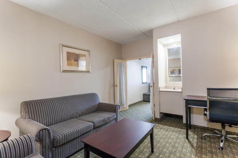 One-Bedroom King Suite - Non-Smoking image 2