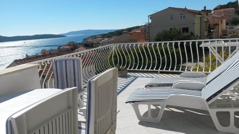 One-Bedroom Apartment with Sea View and Balcony image 3