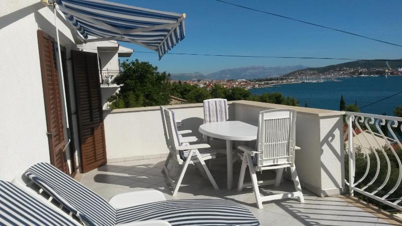 One-Bedroom Apartment with Sea View and Balcony image 4