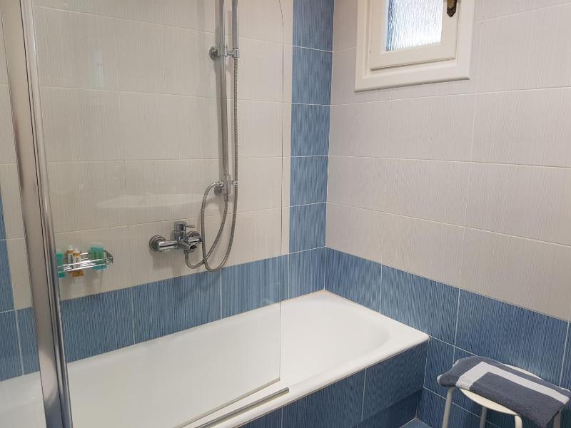 Deluxe Twin Room with Sea View image 4