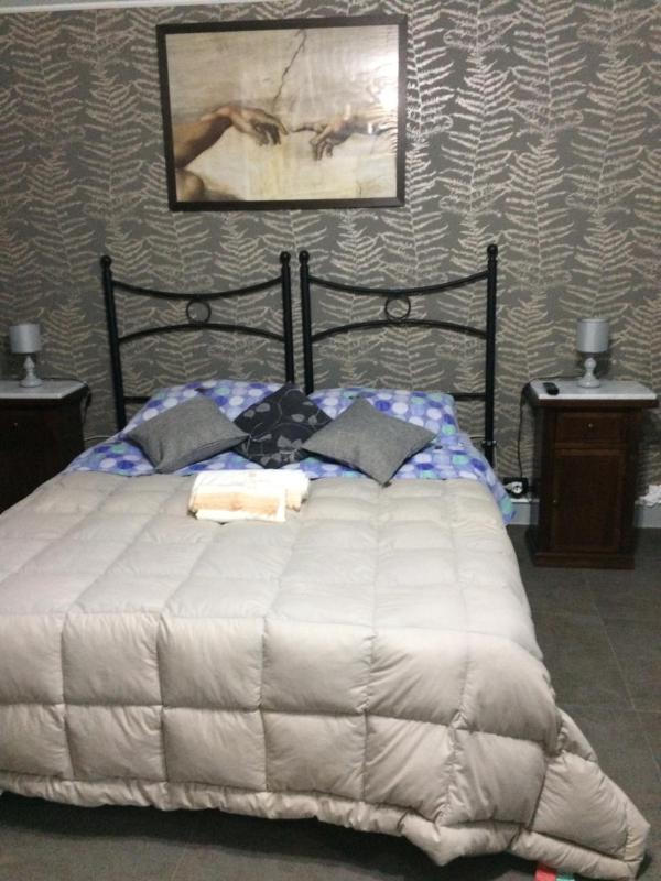 Large Double or Twin Room image 3