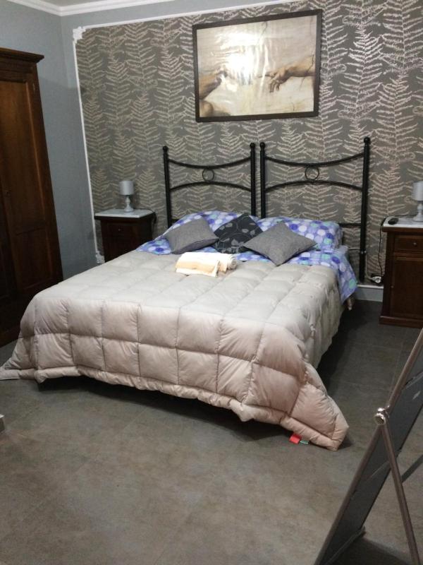 Large Double or Twin Room image 4