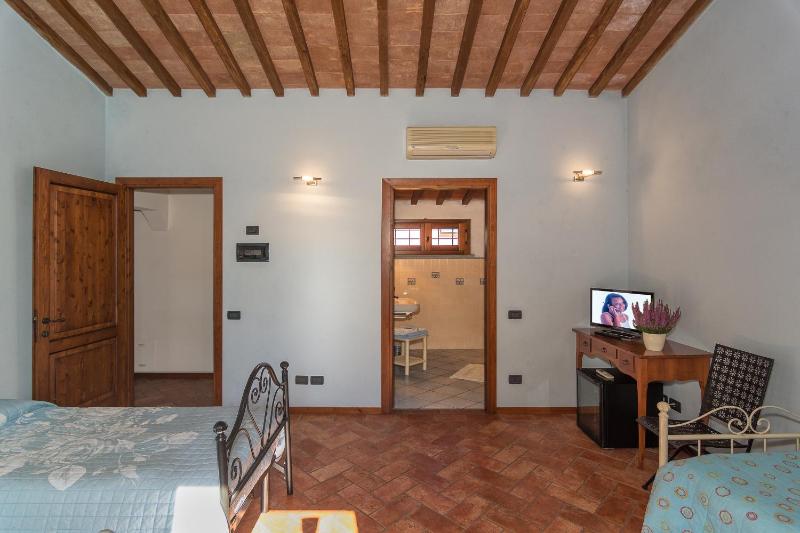 Triple Room image 3