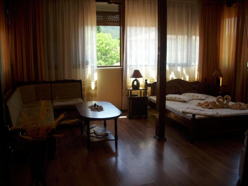 Double Room image 3