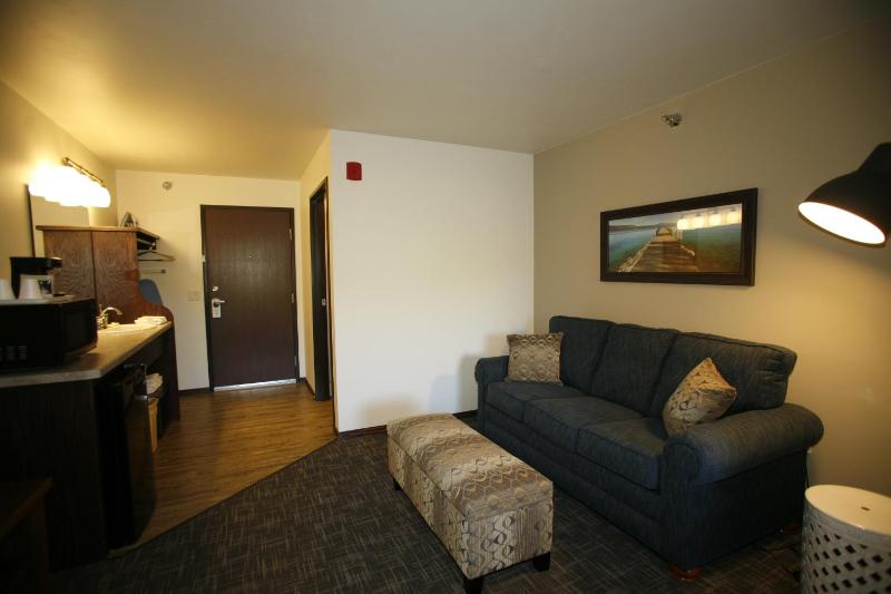 Deluxe King Room image 2