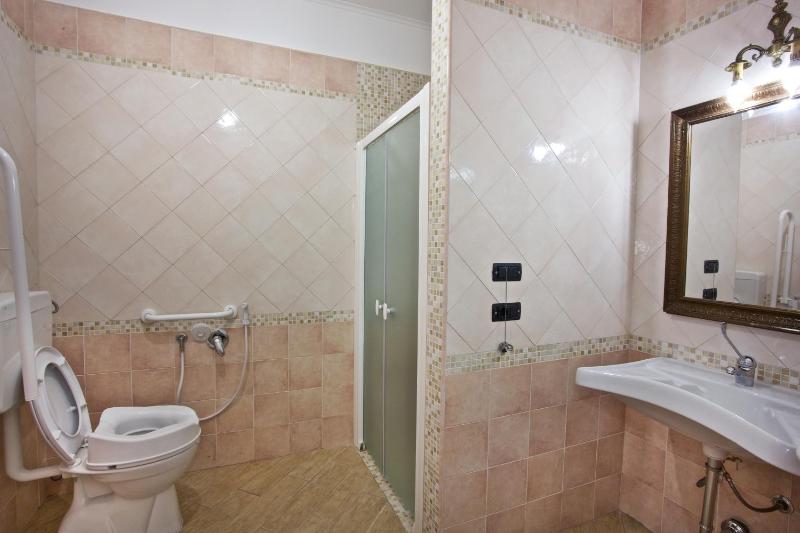 Quadruple Room with Private Bathroom image 2
