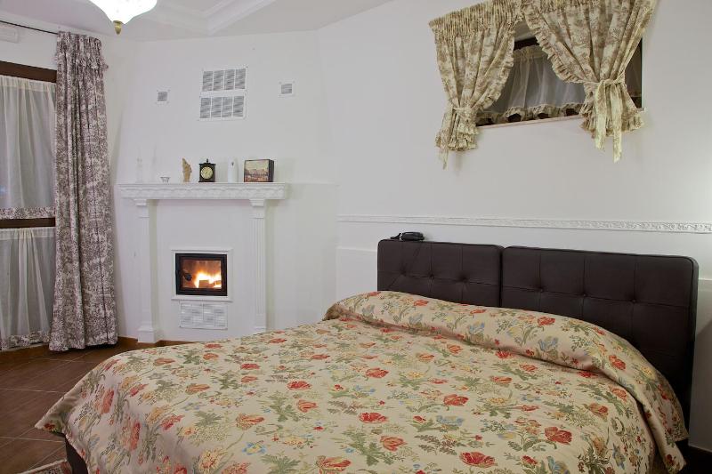 Triple Room with Bathroom image 3