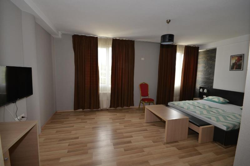 Budget Double Room image 3