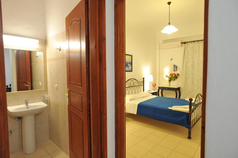 Superior One-Bedroom Apartment (4 Adults) with Pool and Sea View image 2