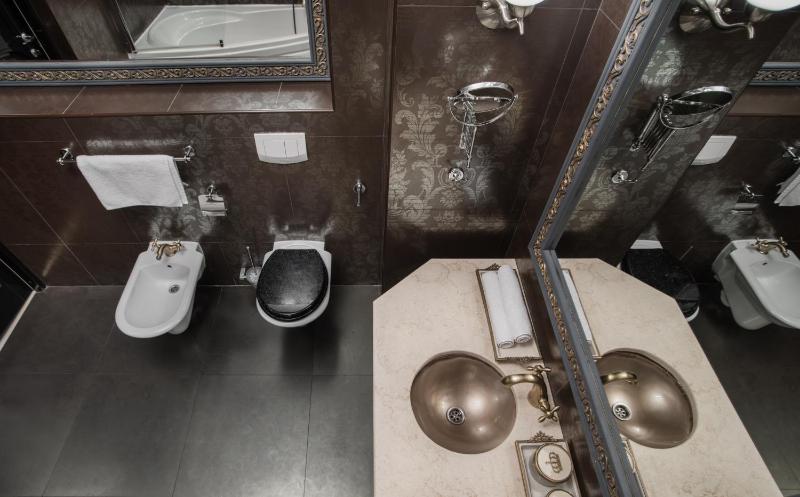 Penthouse Suite image 2