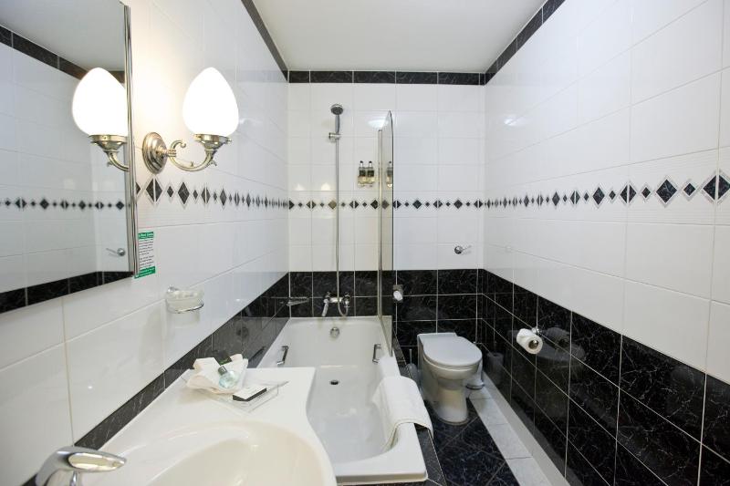 Double Room image 4