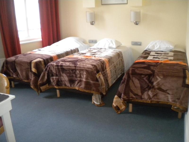 Budget Triple Room image 3