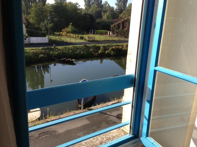 Deluxe Room with River View image 3