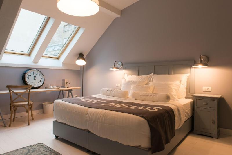 Queen Room image 1